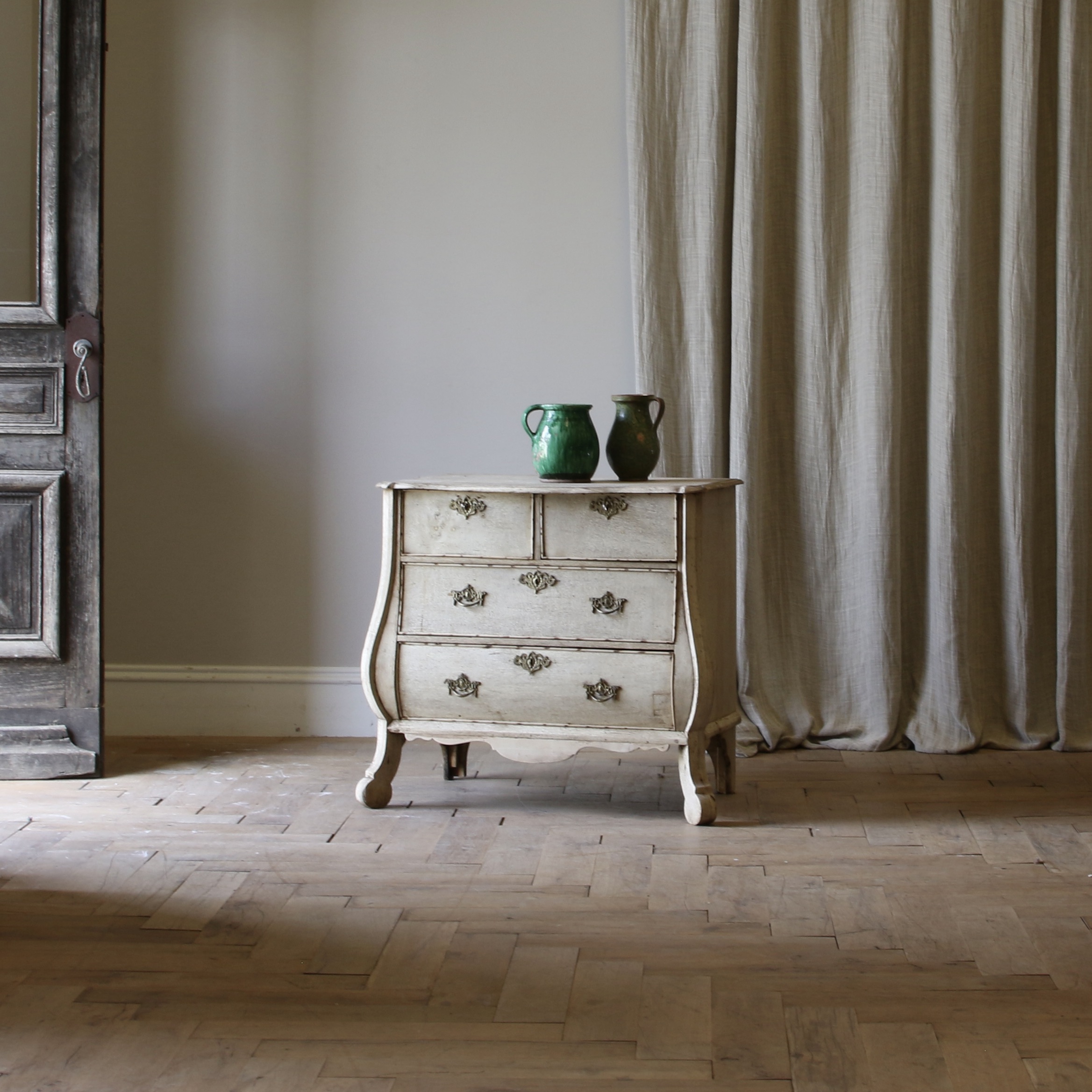 153-16 - Gustavian Commode